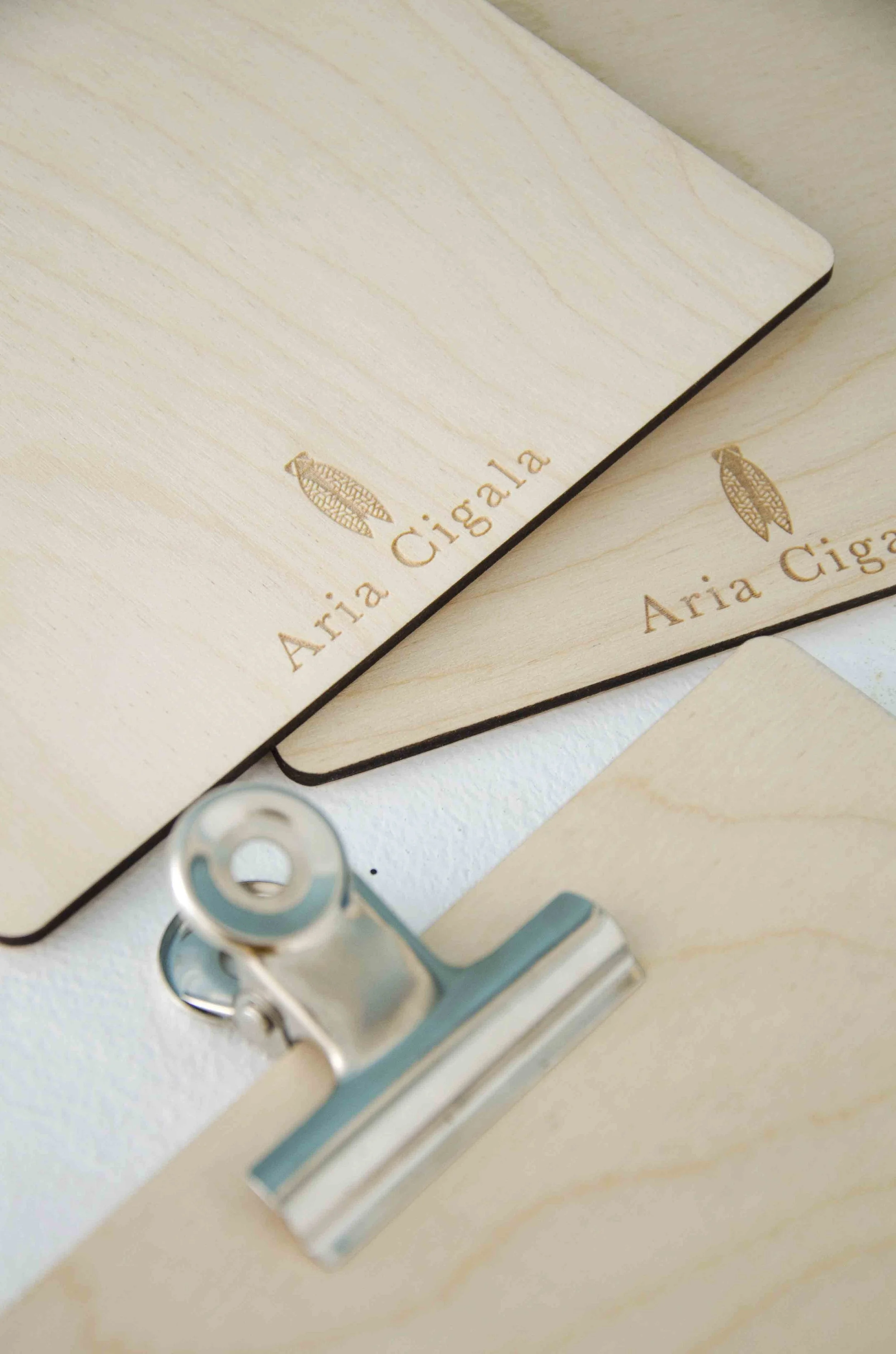 Porte menu en bois personnalisé