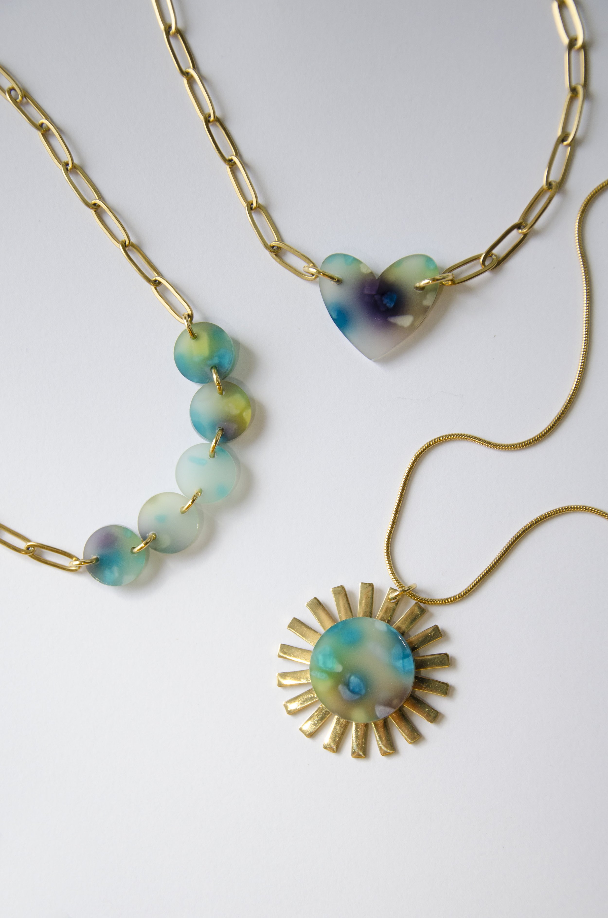 Bijoux en plexiglas fabriqué en france