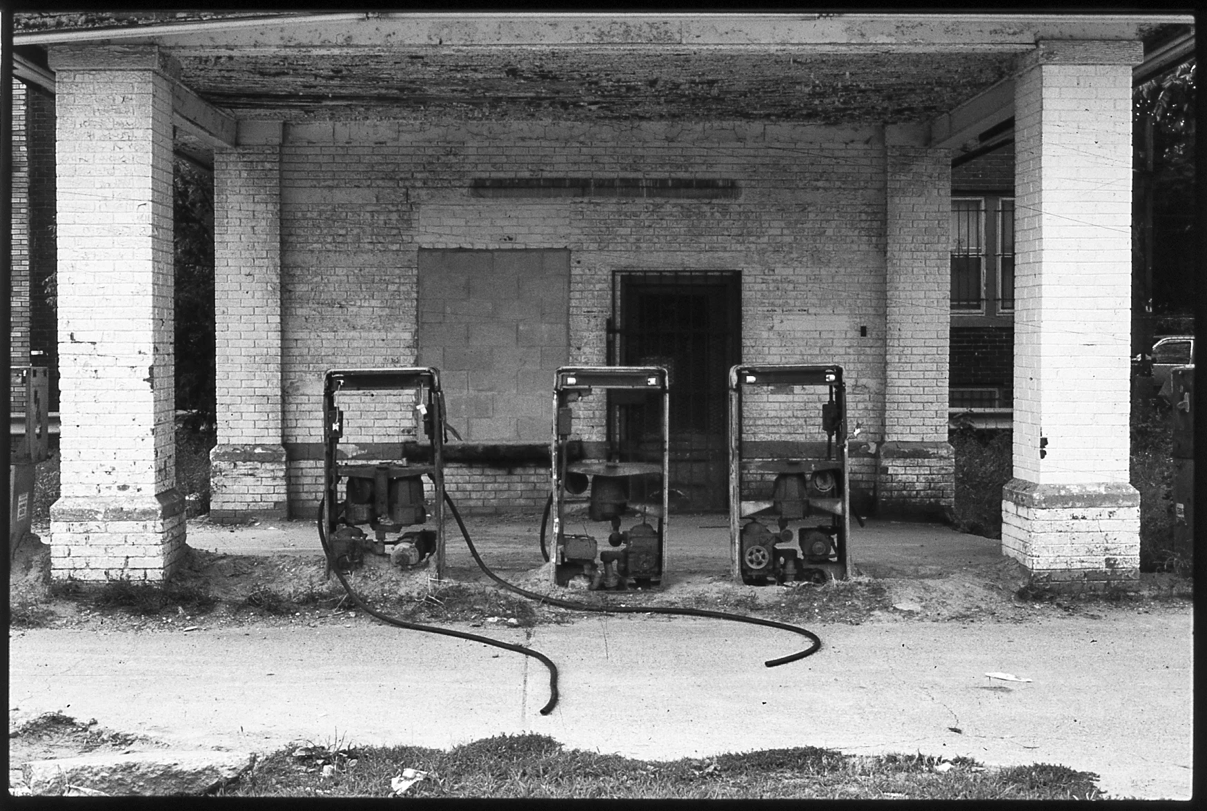 Gas pumps Caniff Detroit 1995.jpg