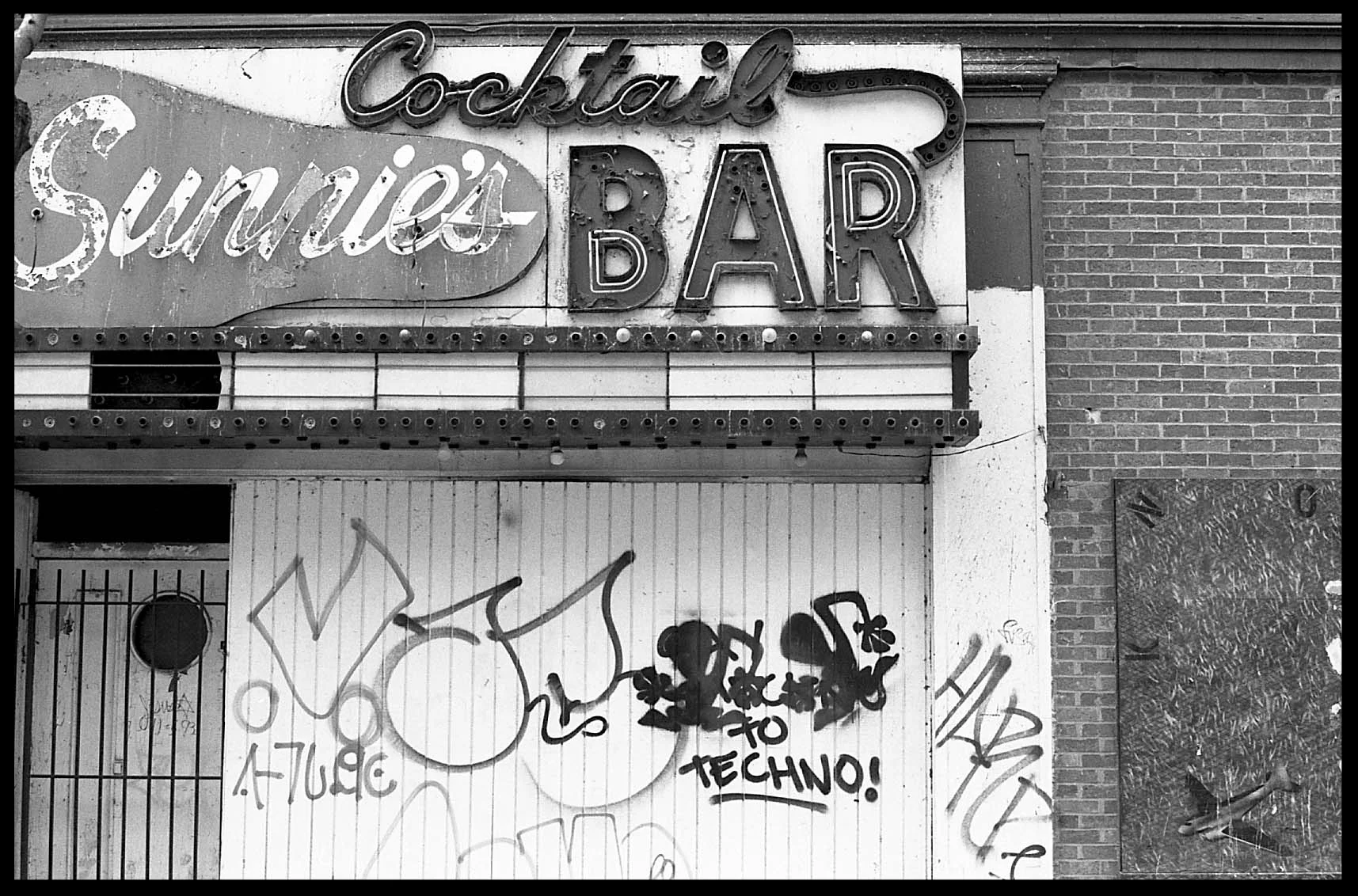 Detroit Techno graffitti Griswald ave detroit.jpg