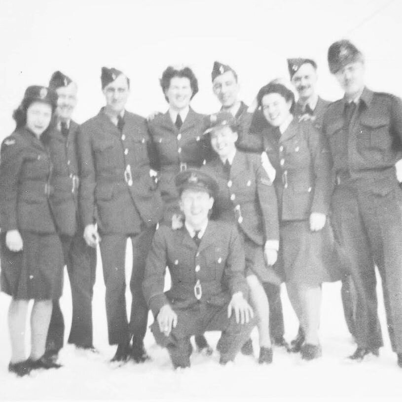 We Remember Them.

Unknown RCAF radar personnel, men and women, standing in uniform in the snow at RCAF Clinton, late 1945 or early 1946.

#RemembranceDay #LestWeForget #RCAF #radar #WWII