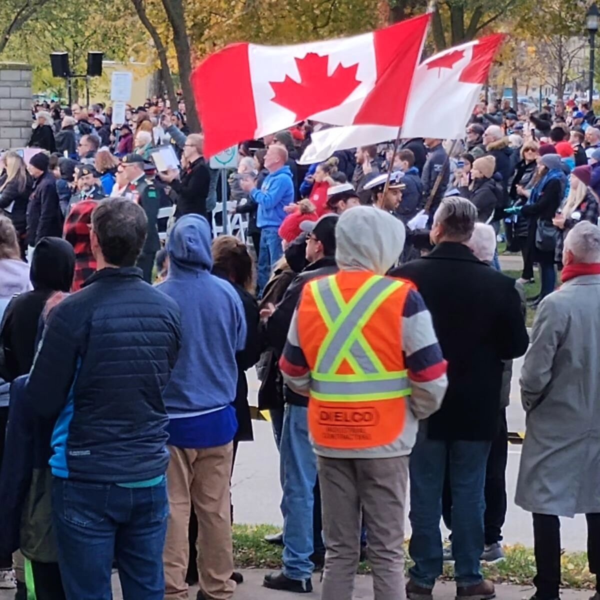 President Steve and volunteer Bethany were at the Cenotaph and afterward at the well-attended Remember November 11 Assoc Remembrance Day community event.  It was great to be back after a covid-induced three year hiatus!

#LestWeForget #RemembranceDay