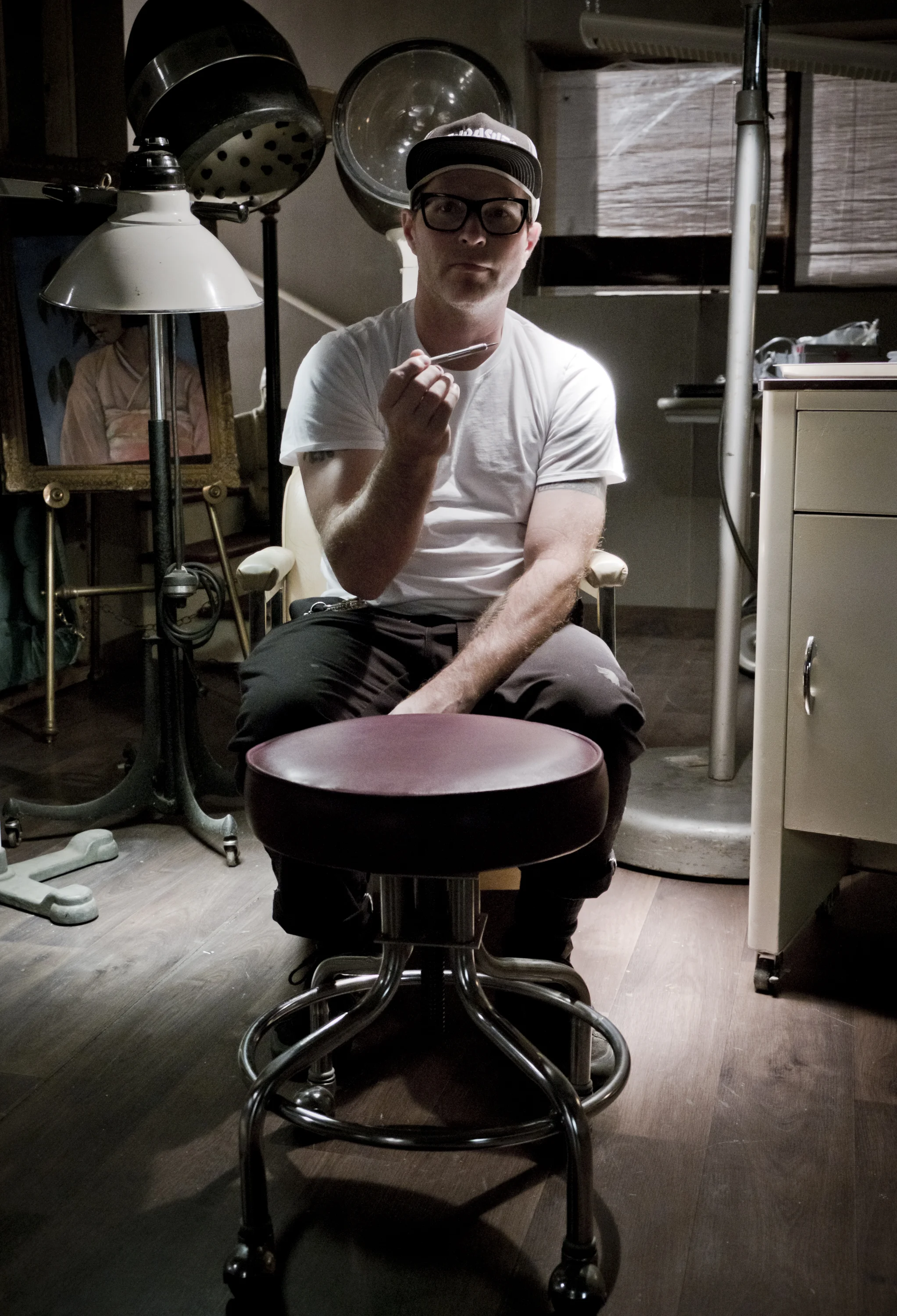 22Min-E05S25-DaleKnife-BTS.jpg
