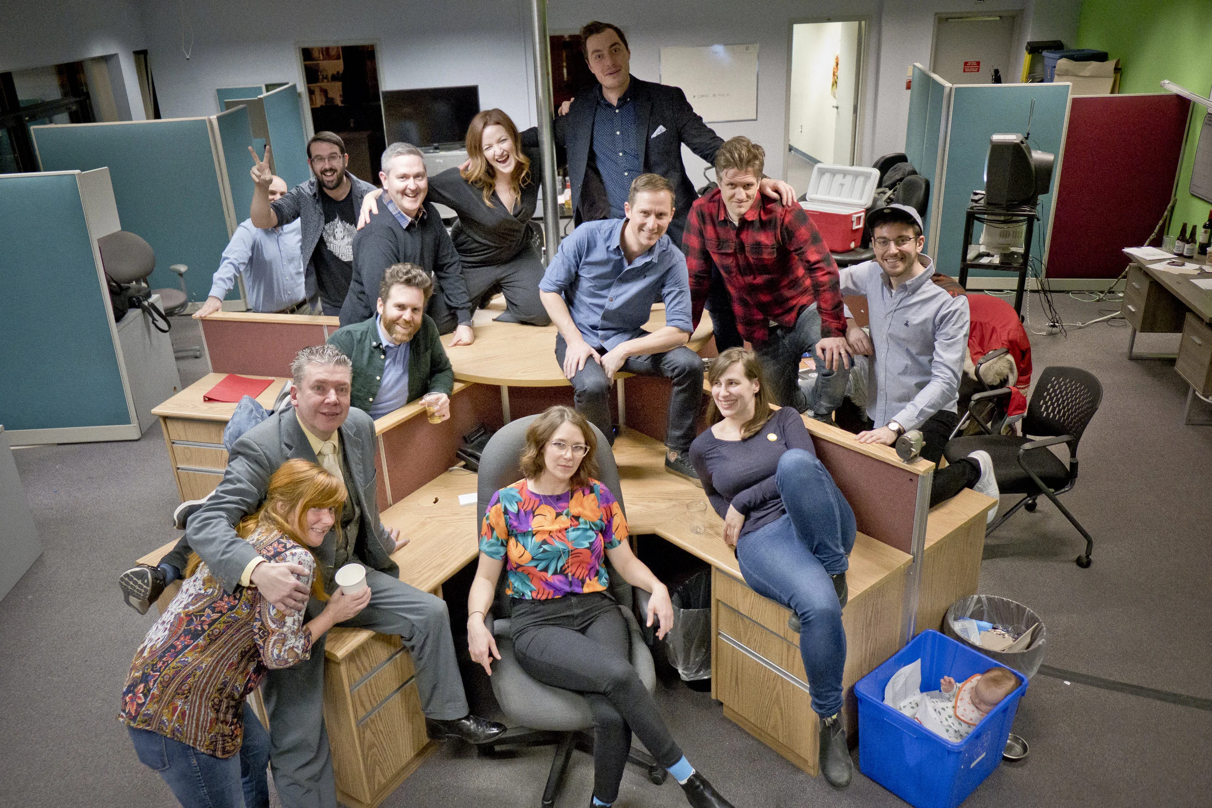 22Min-S25E22-WritersCircleDesk-BTS.jpg