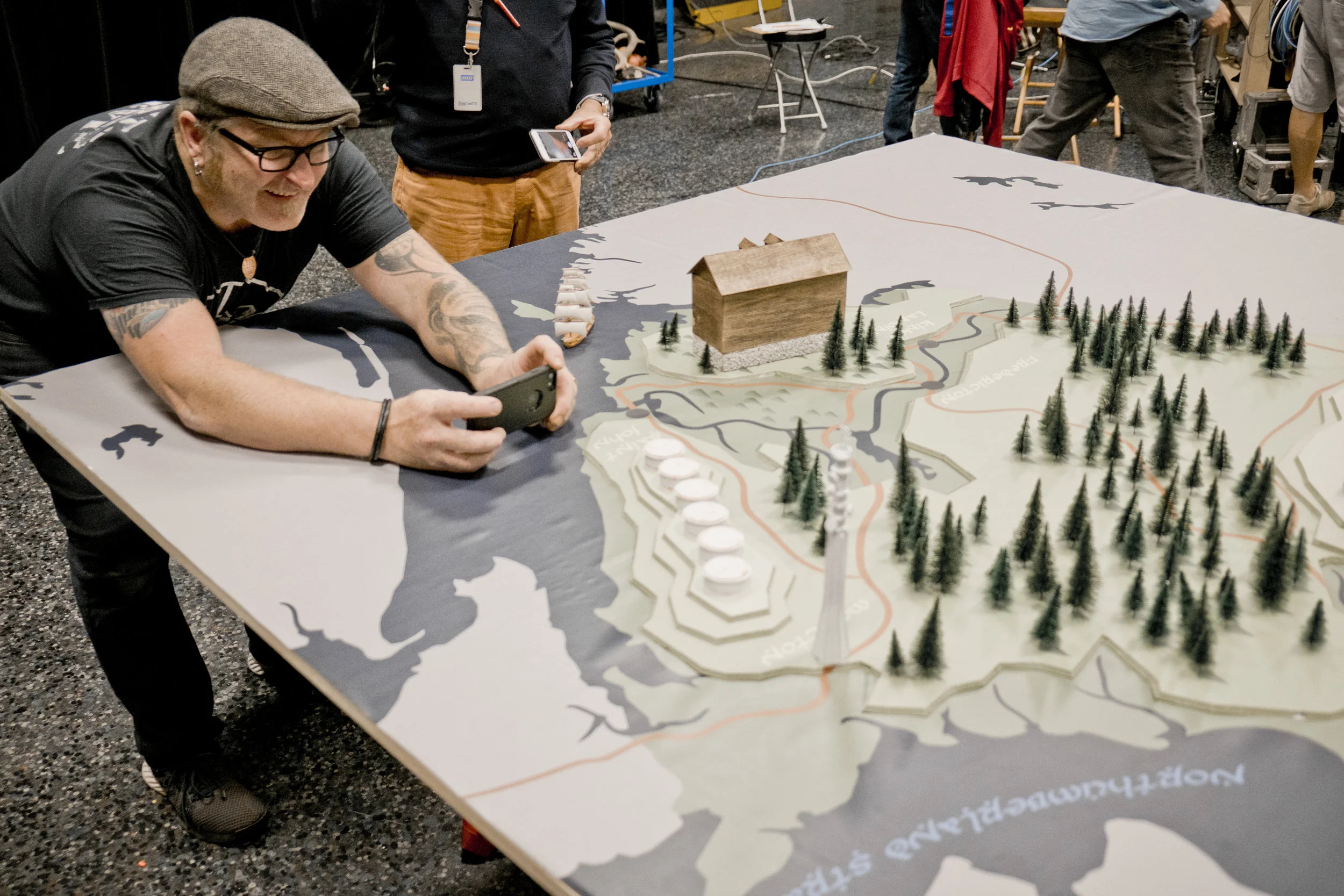 22Min-E05S26-ClaudeMap-BTS.jpg