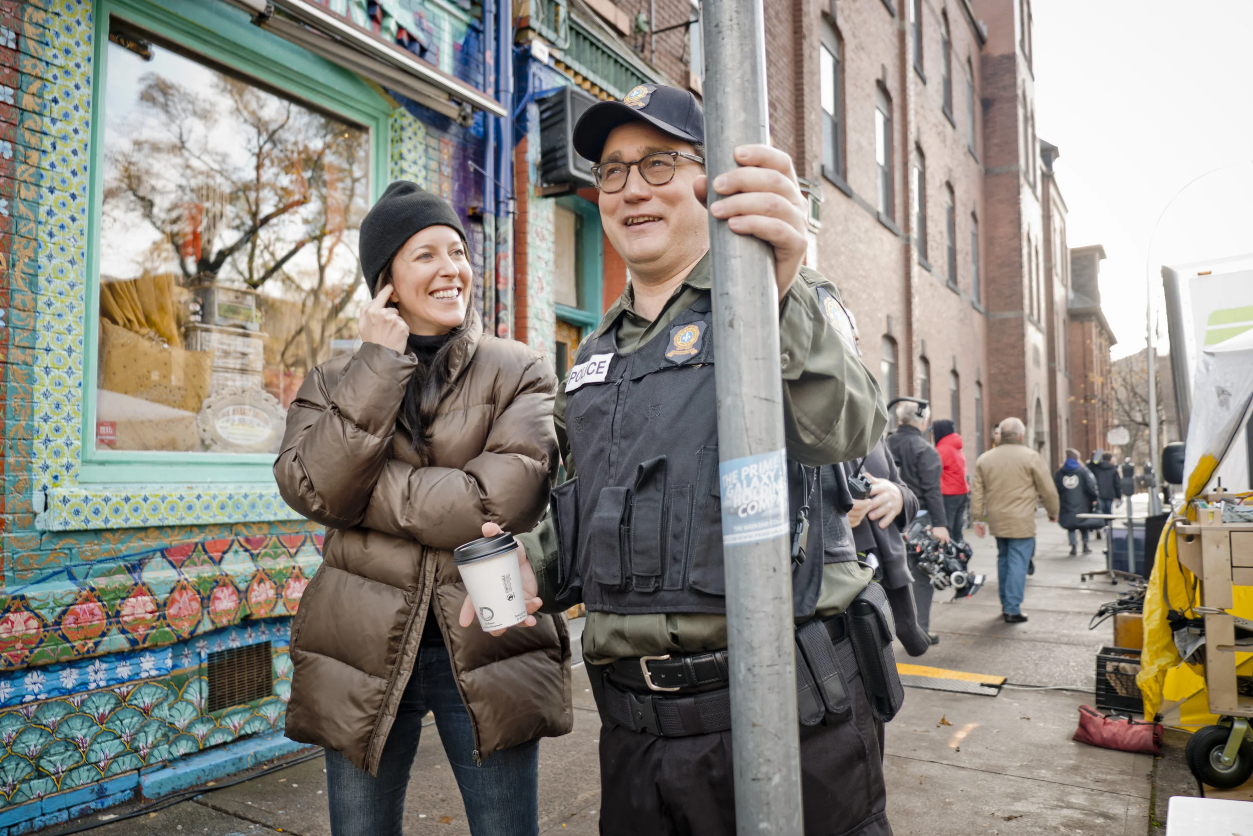 22Min-S26E08-MarkSusanSidewalk-BTS.jpg