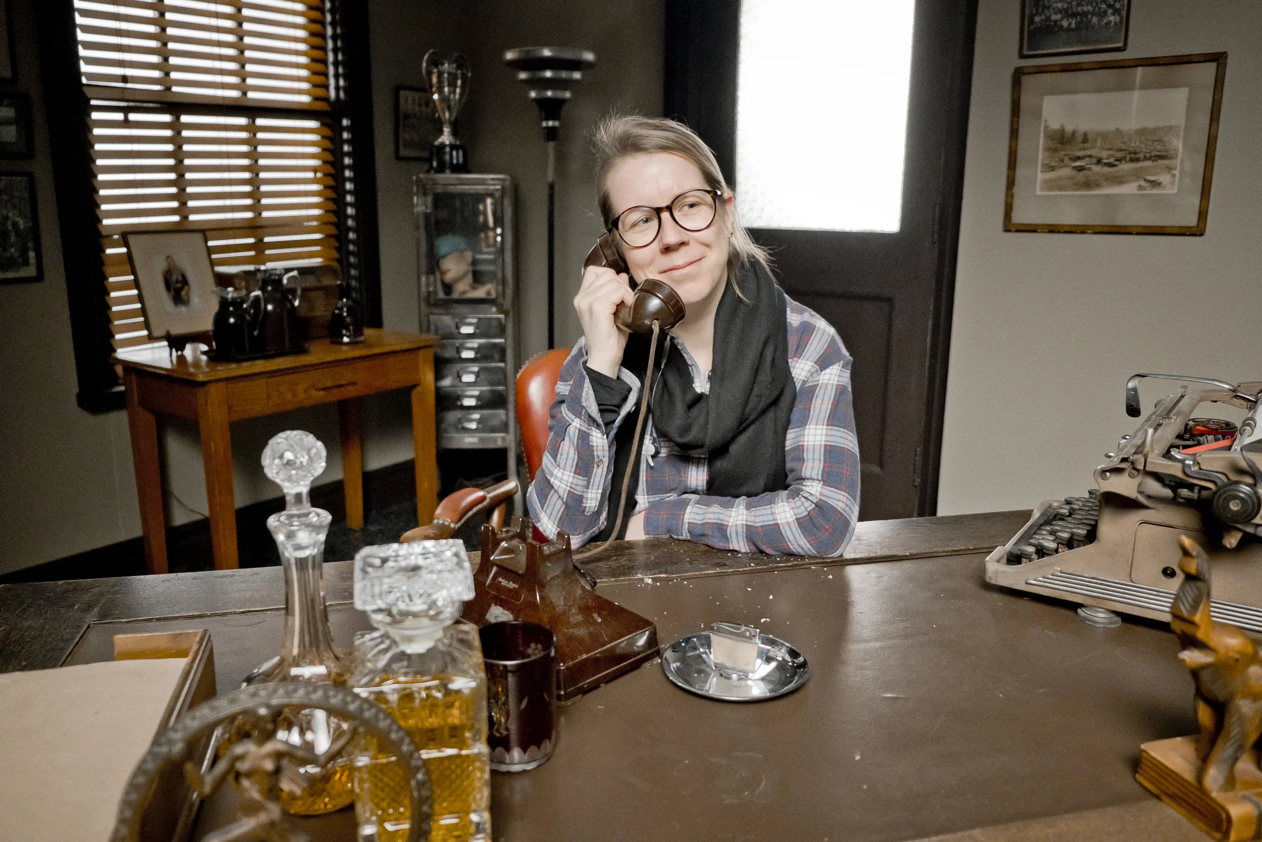 22Min-S26E20-MarsPhoneSet-BTS.jpg