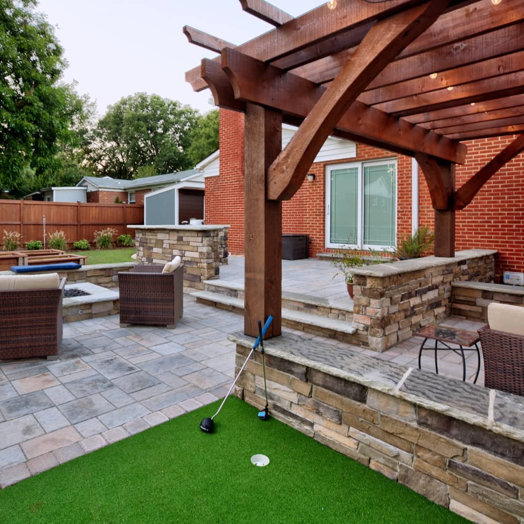 Here you can see the putting green and cedar pergola, and catch a little glimpse of the raised garden beds in the background, behind the fire pit area. Also, I just have to point out that crazy amazing texture on the cap stones of the seat wall! What