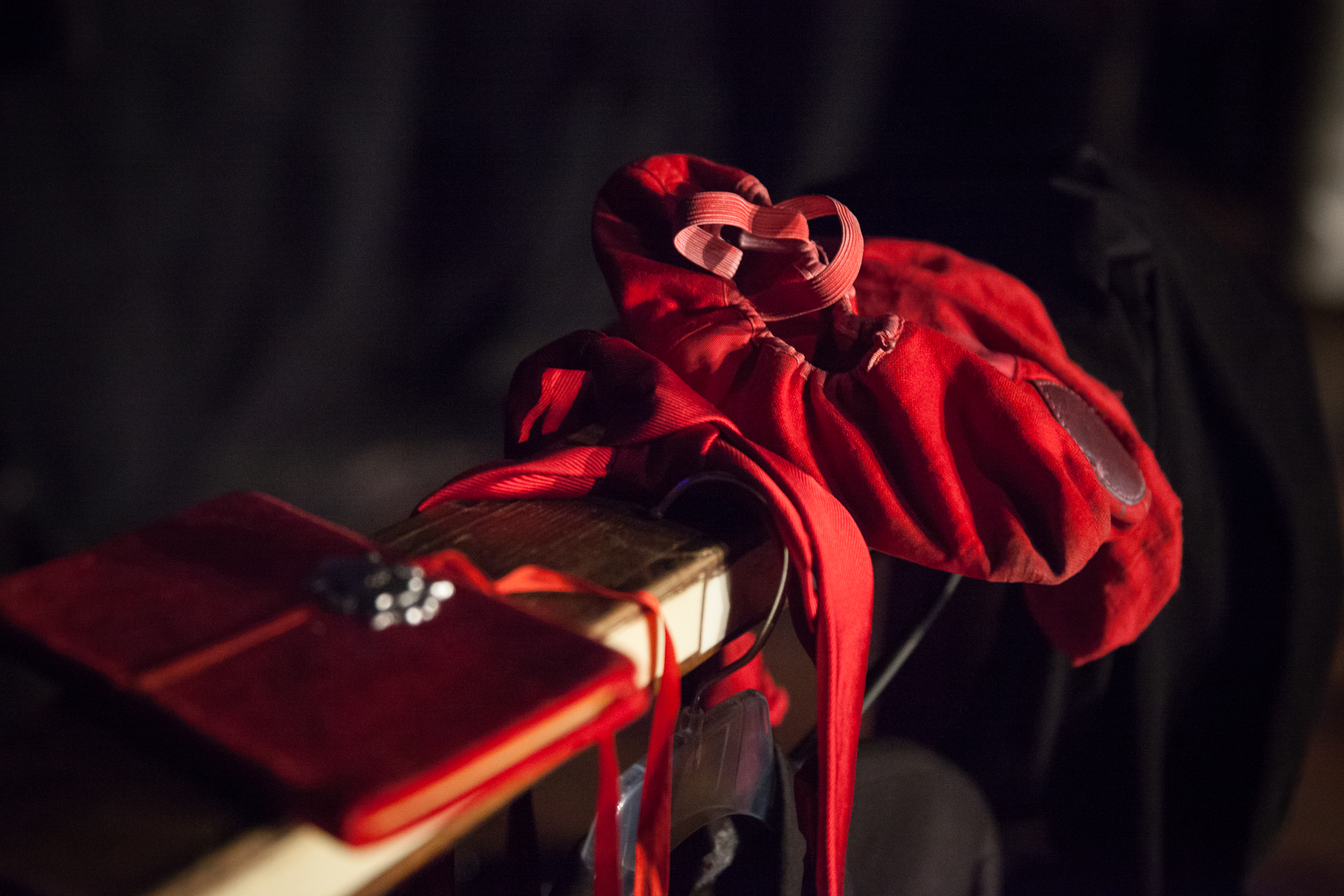  The red shoes of 3e étage. 