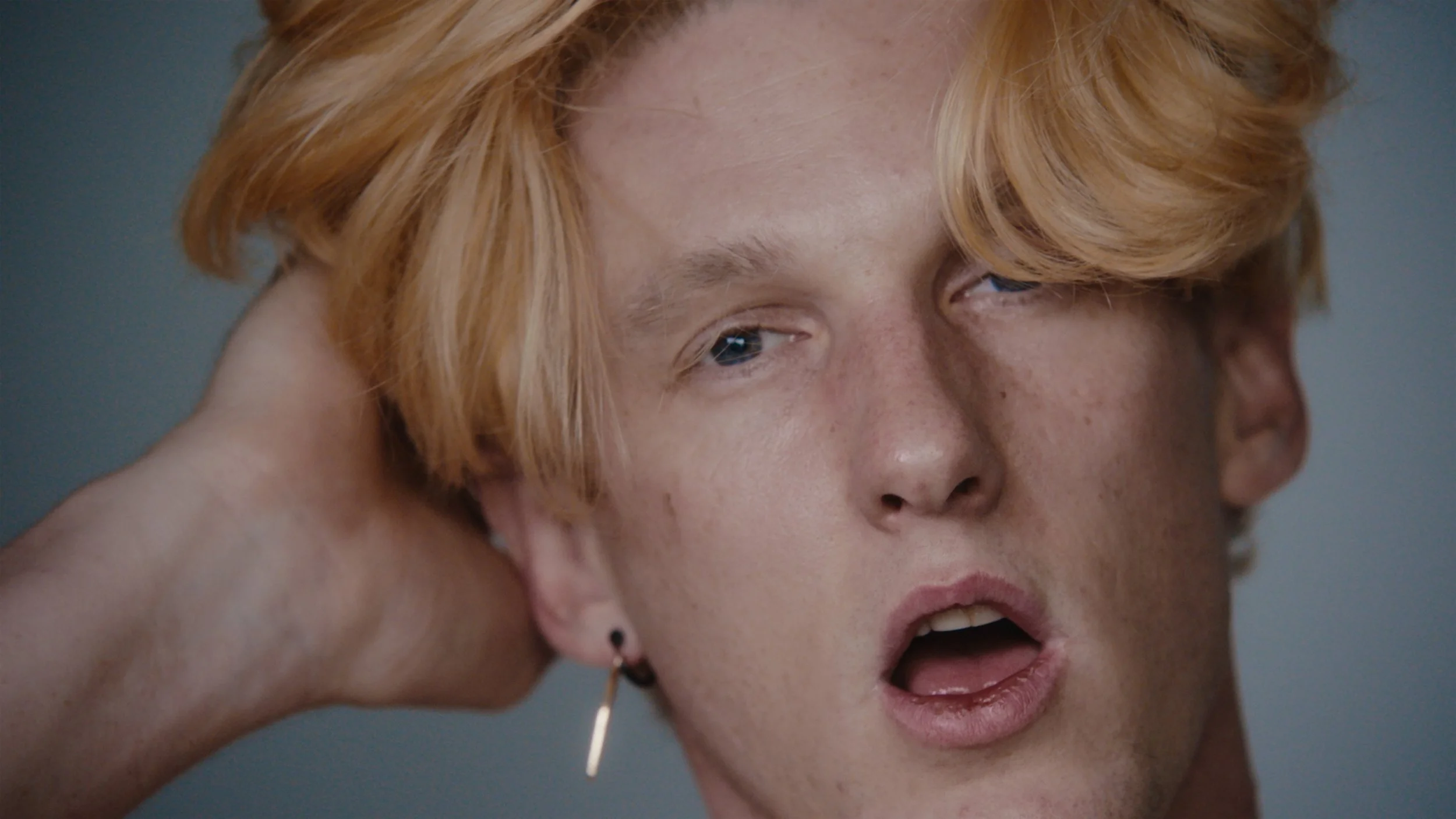 QUOTE ME OUTSIDE 01.jpg