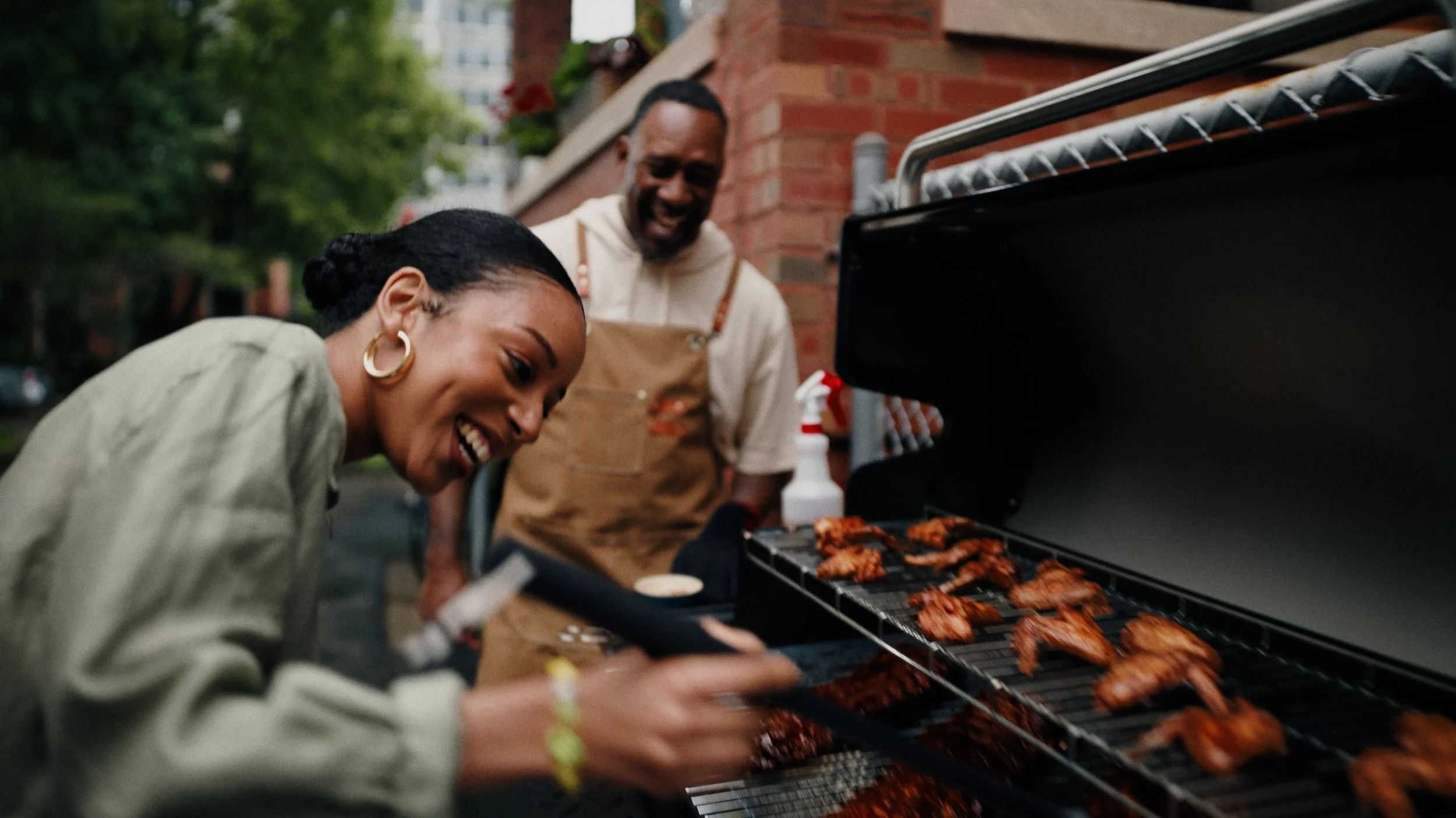 WeberDC_BBQBonding_QueenBee_30sec_4k 03.01_00_18_01.Still005.jpg