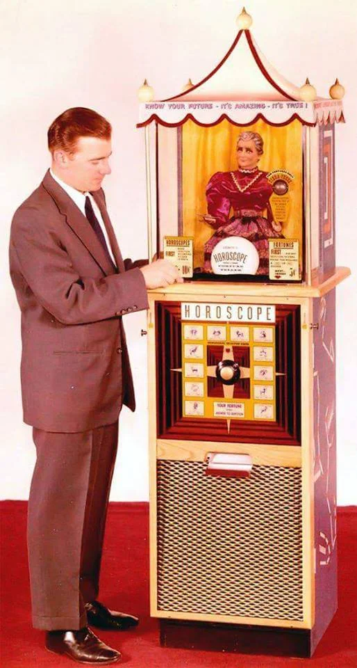 SYBIL SEZ Fortune Teller Machine Freeda Miller (1303).jpg
