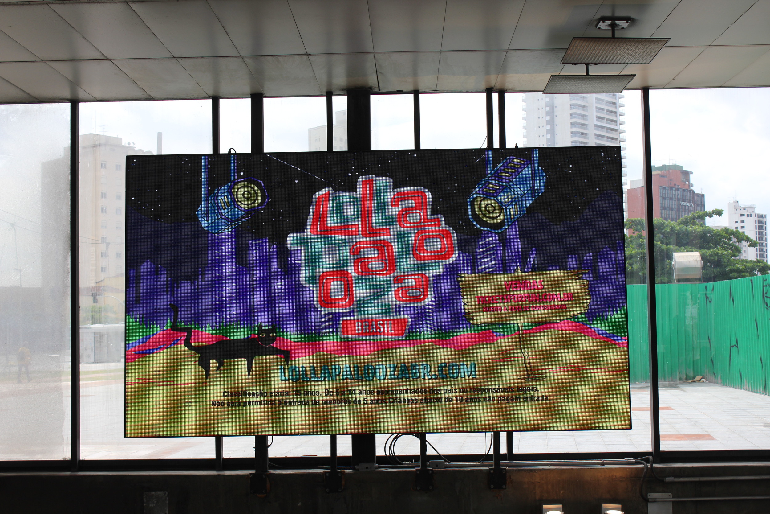 O Lollapalooza acontece hoje, em São Paulo. No mesmo festival que tocam grandes bandas de rock, indie e até pop. Também tem um grande espaço para crianças e um palco de eletrônica. Qual é o perfil do festival? Dá para definir? Existe ainda uma segregação de público no Brasil?