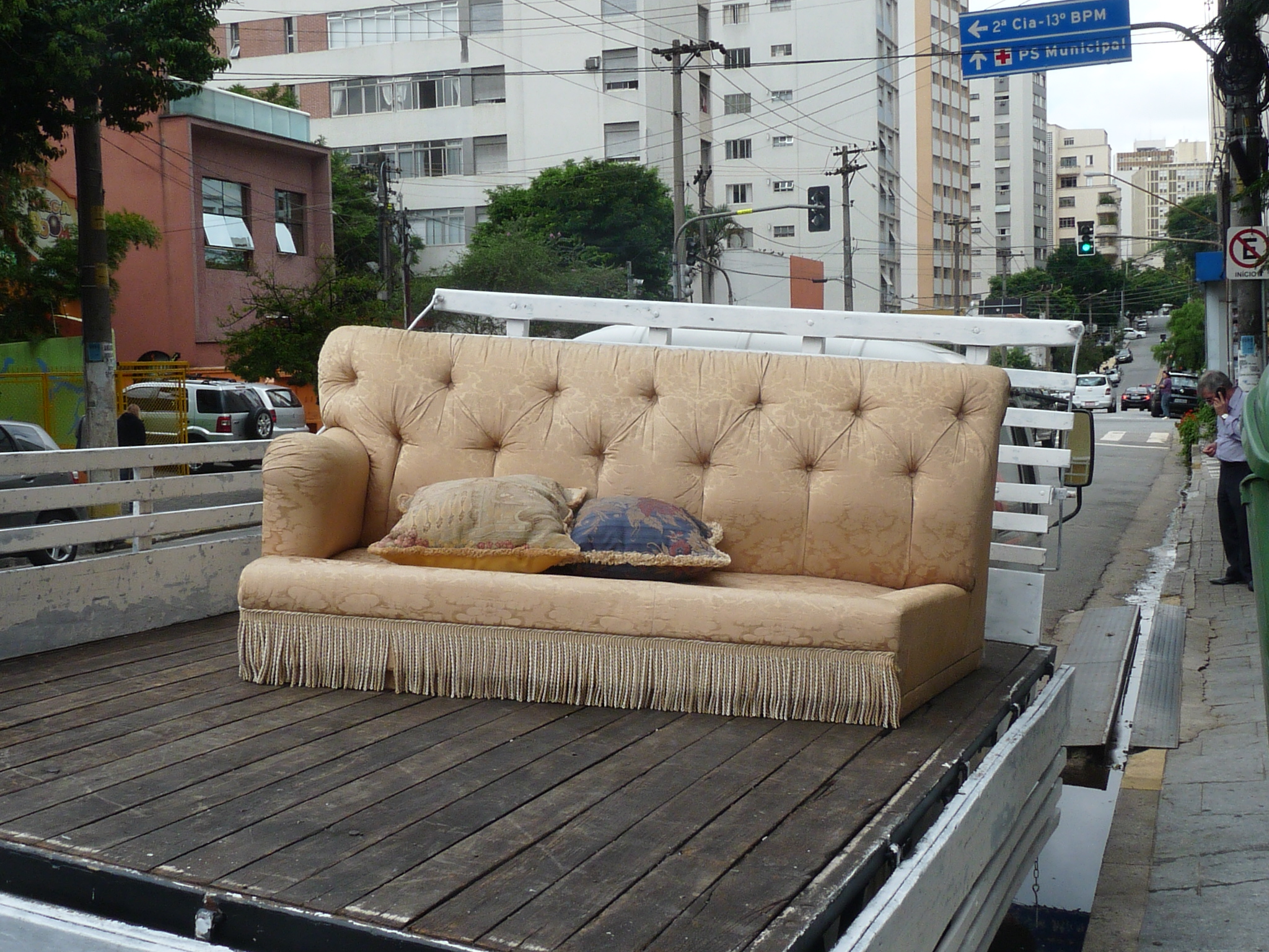Hoje em dia existem cada vez mais opções de entretenimento para assistir dentro de casa. As pessoas estão escolhendo ficar mais em casa? Será que é hora de sair para dar uma volta com o seu sofá?