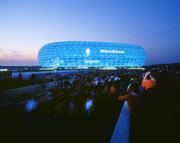 allianz arena -  chelsea colours .jpg