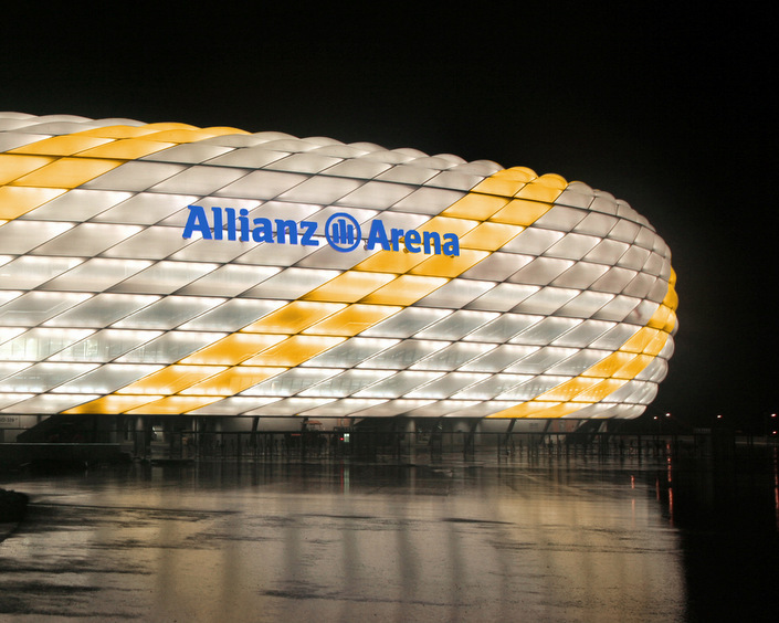 allianz arena - real madrid colours -001.jpg