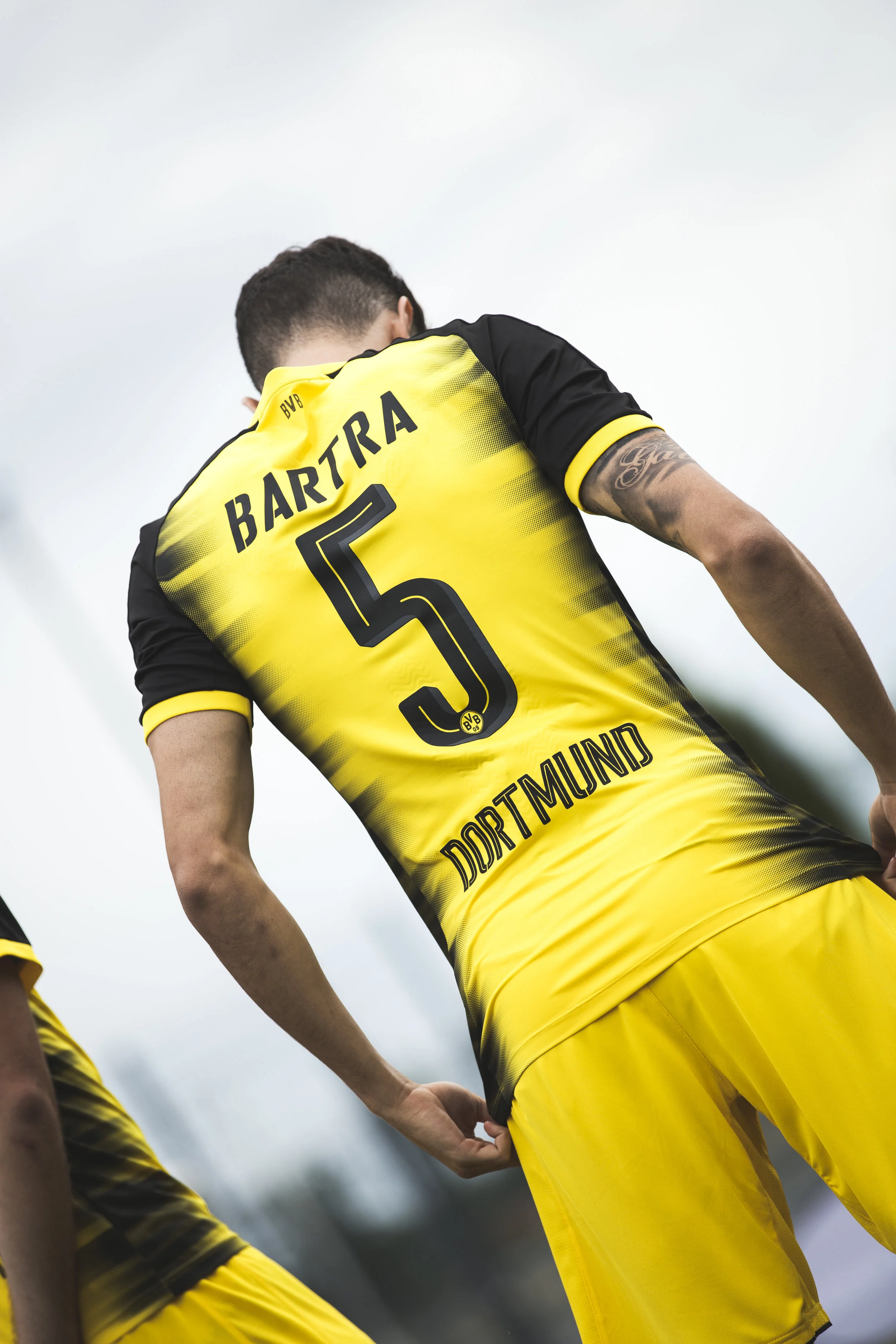 17AW_PR_TS_Football_Q3_Bartra&Toprak_06.jpg