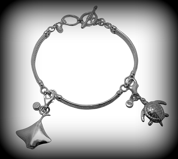 Bracelet_w_turtle_manta_B5.png