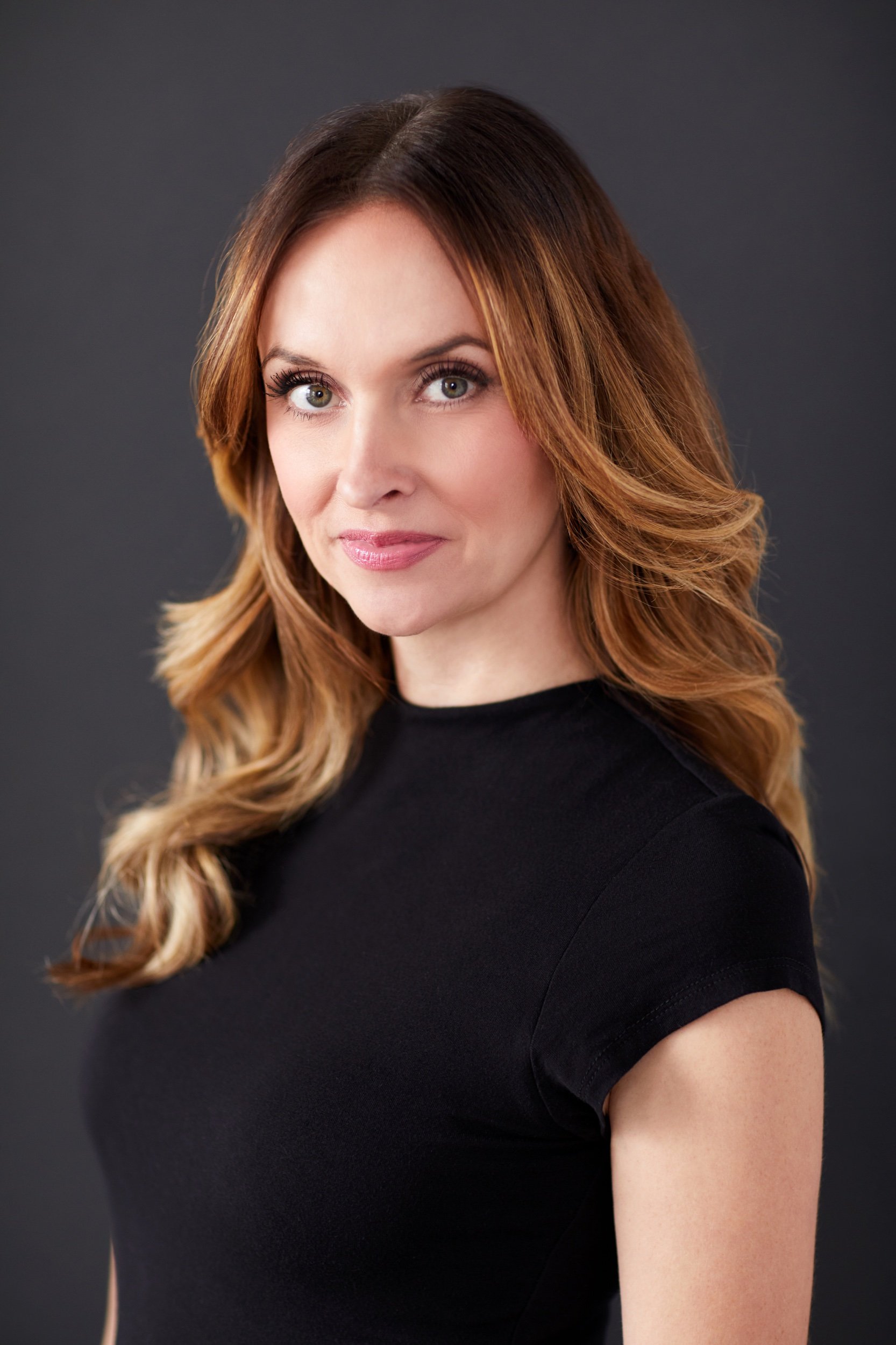2018.11.10_lauraheadshot_6558_r2.jpeg