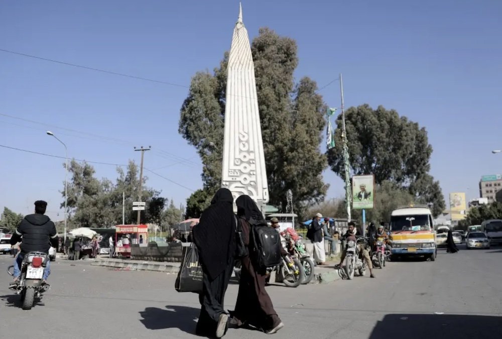 Yemen: Warring Parties Restrict Women’s Movement