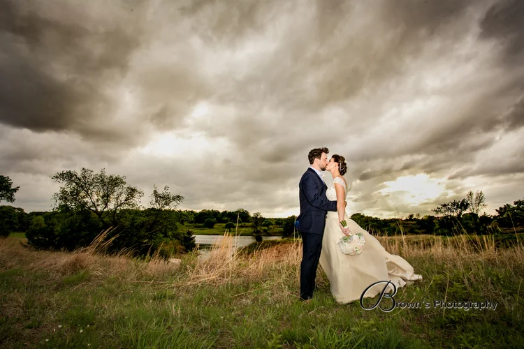 Stillwater wedding photographers // Rosemary Ridge Venue // Pride and Prejudice theme // Ryan and Taylor Wedding Photos