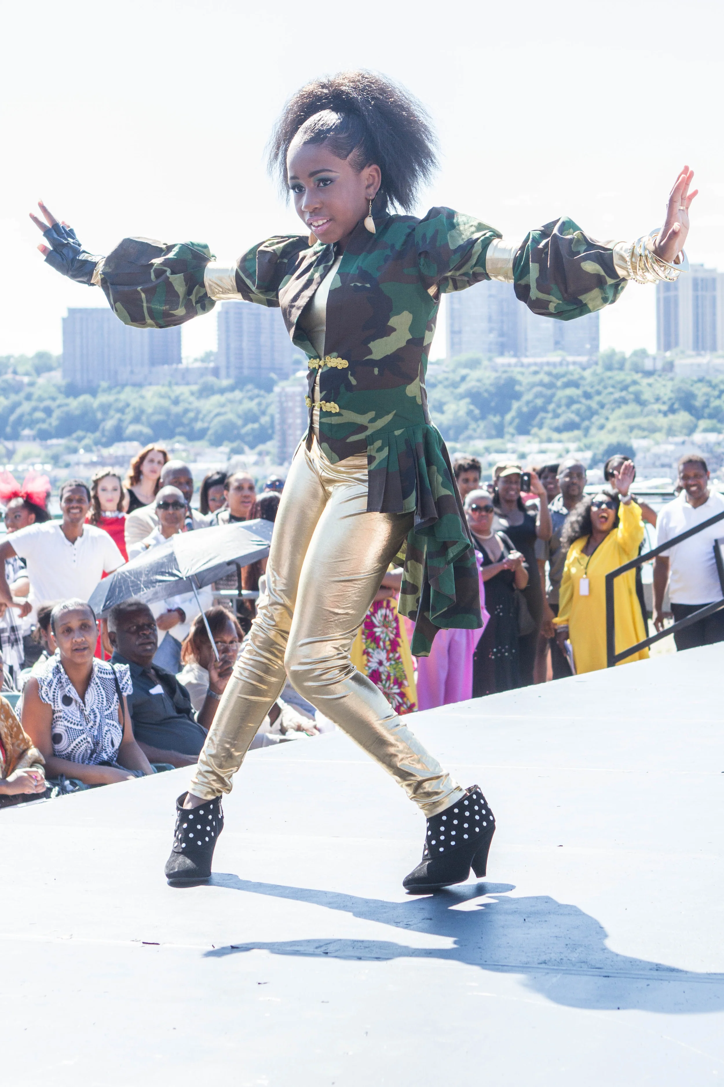 Fashion on the Hudson 1663.jpg