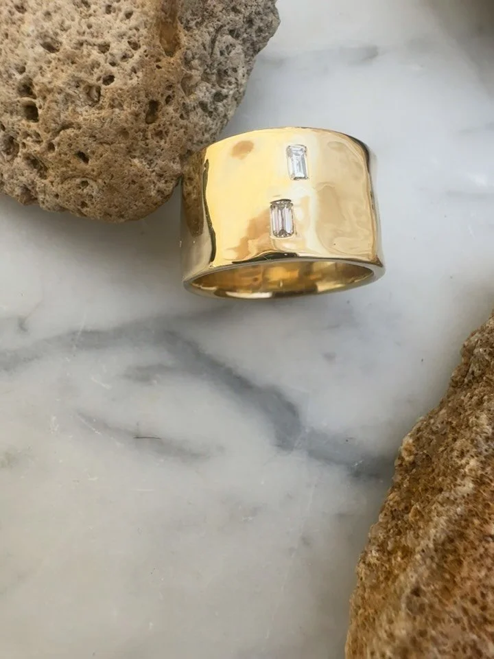 14k yellow gold wedding band with diamond baguettes 💛