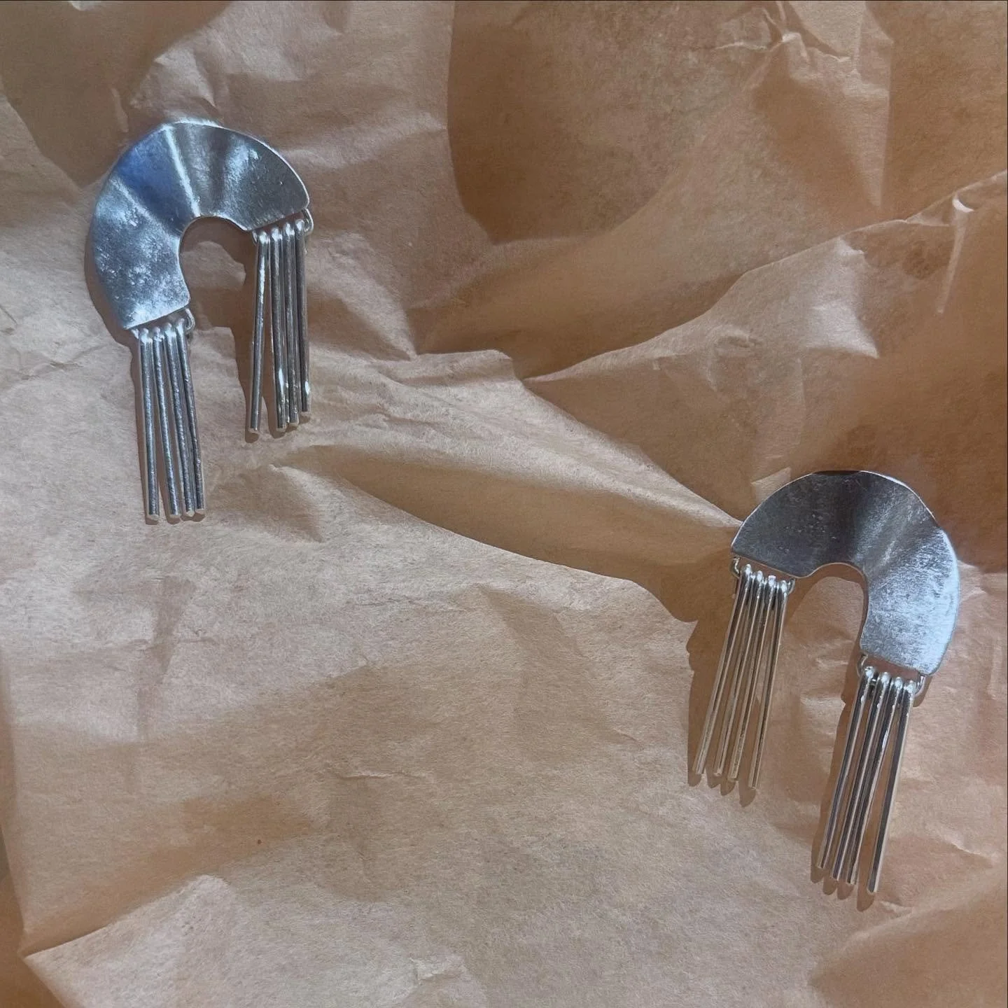 CASCATA Earrings in sterling silver for @austinstudiotour this weekend, 11/15-16th, 12-6 pm
This design is from 7+ years ago but still a strong piece in the line 💙