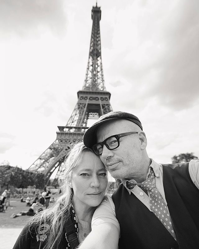 Shannon usually towers over me... finally something that towers over him.... merçi Monsieur Eiffel