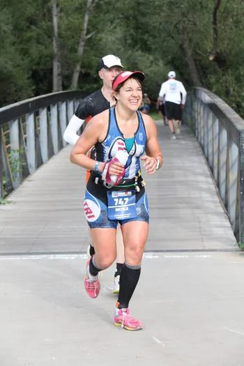 Looking entirely insane as I chick this dude hardcore on the second half of the run course. (You can tell it's the second half because of the different shoes. And the insane look.)