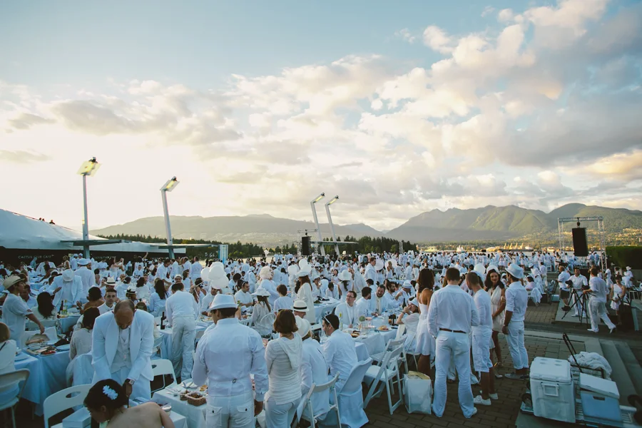 dinnerblancSB001-1.jpg