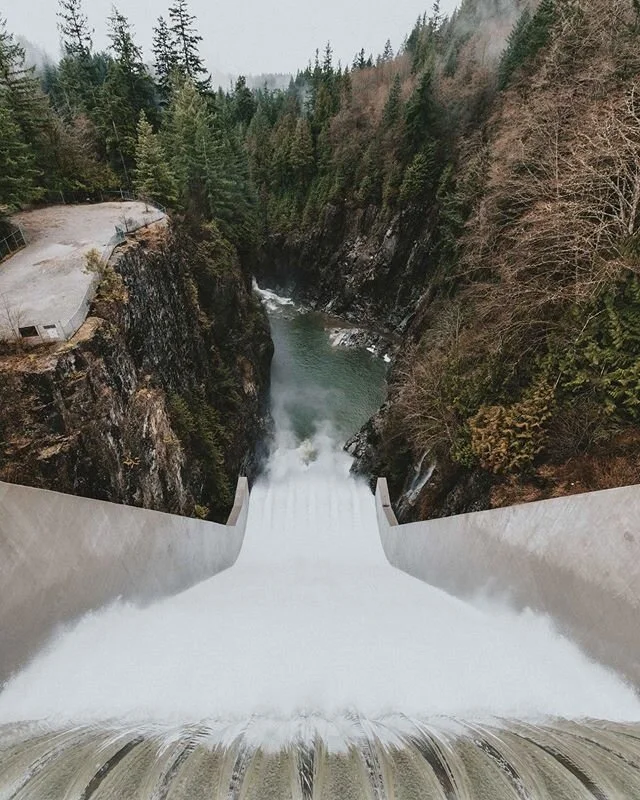 Falling. 💧 
#meday #clevelanddam #northshore #explorebc #waterfall #dam #westcoast #bc #vancity #vancouver #northvan #outdoors