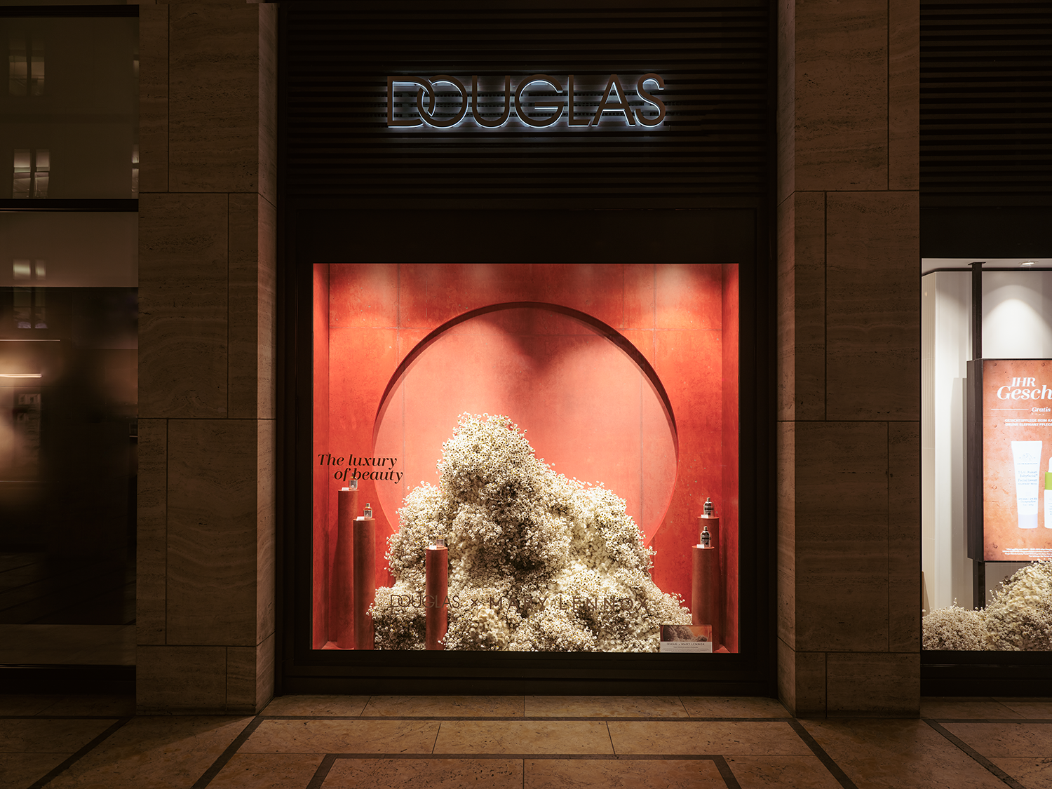 DOUGLAS_x_RML_x_F-DREI_SCHAUFENSTER-2.png