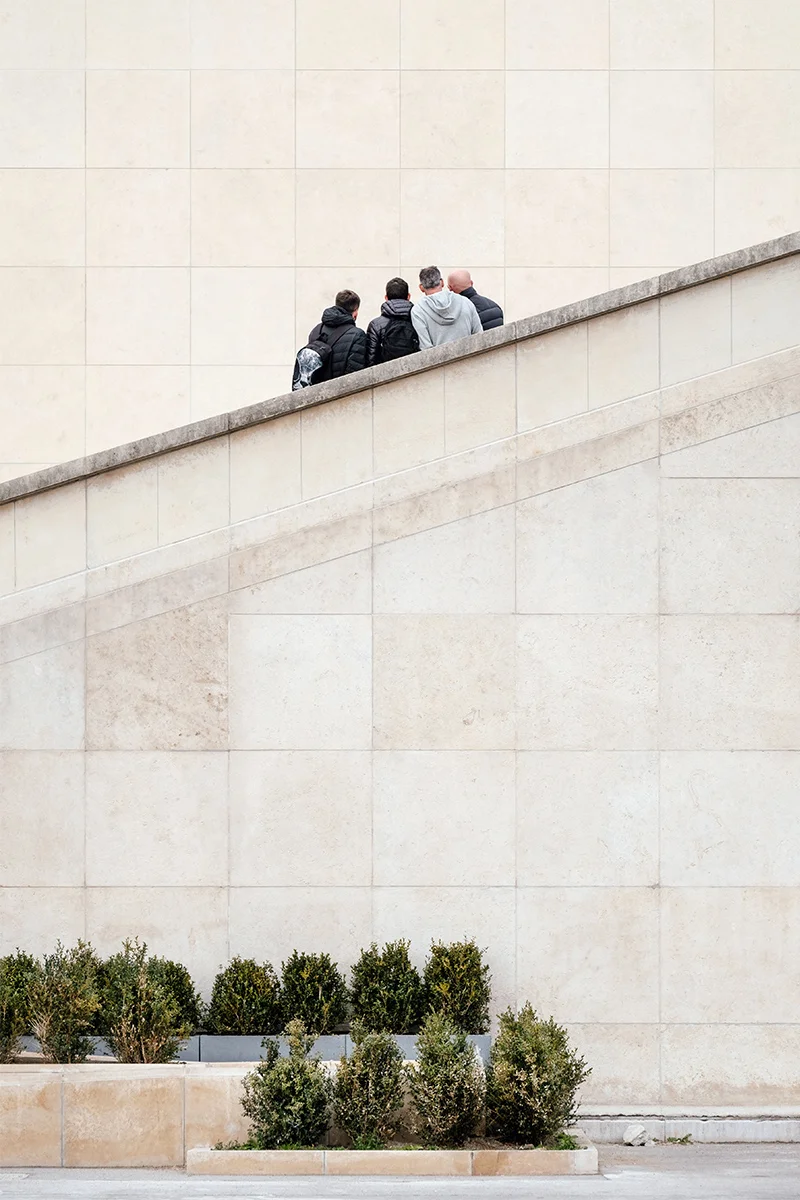 Tourists taking a group selfie in front of the Eiffel tower.