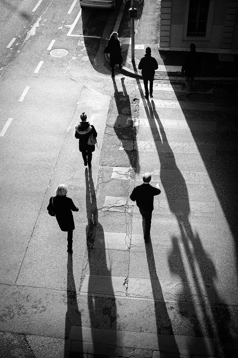 Geneva-street-crossing-athenee-Samuel-Zeller.jpg