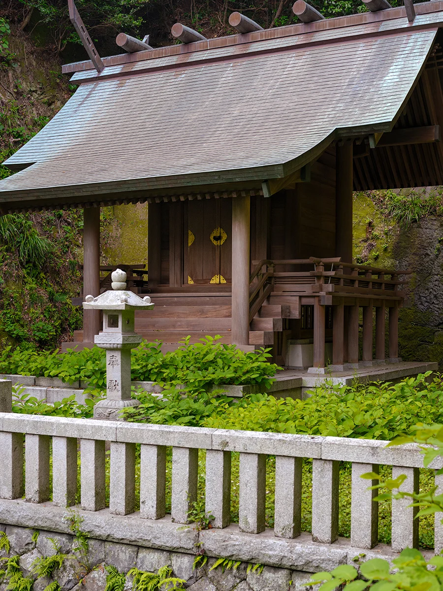 Samuel_Zeller_Kamakura_Amanawa_Shinmei_Shrine_6007.jpg