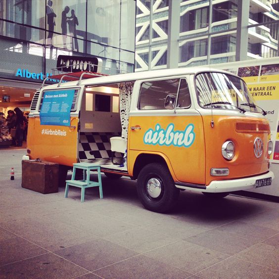 How adoable is this!? Let's stick a camera inside and share shome photos yo! "share, share, share!" 