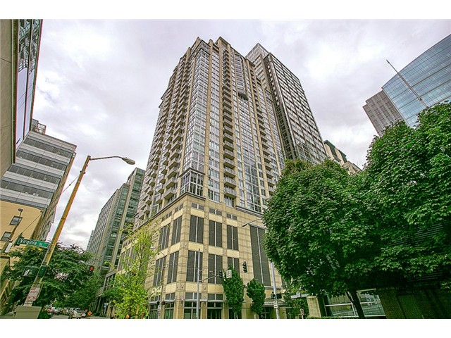 High up in the sky there is a sweet suite waiting for you on the 22nd floor of the elegant Cosmopolitan, a benchmark of luxury living in Seattle. The square footage is small, but the living is grand with stainless steel appliances, granite countertops, elegant cabinetry, in-unit laundry, gas cooktop and fresh carpet. Enjoy 24 hour concierge services, a gym, sauna, spa, owners lounge, rental suite for guests, rooftop deck and BBQ facilities. And our course, the heart of the city at your doorstep.