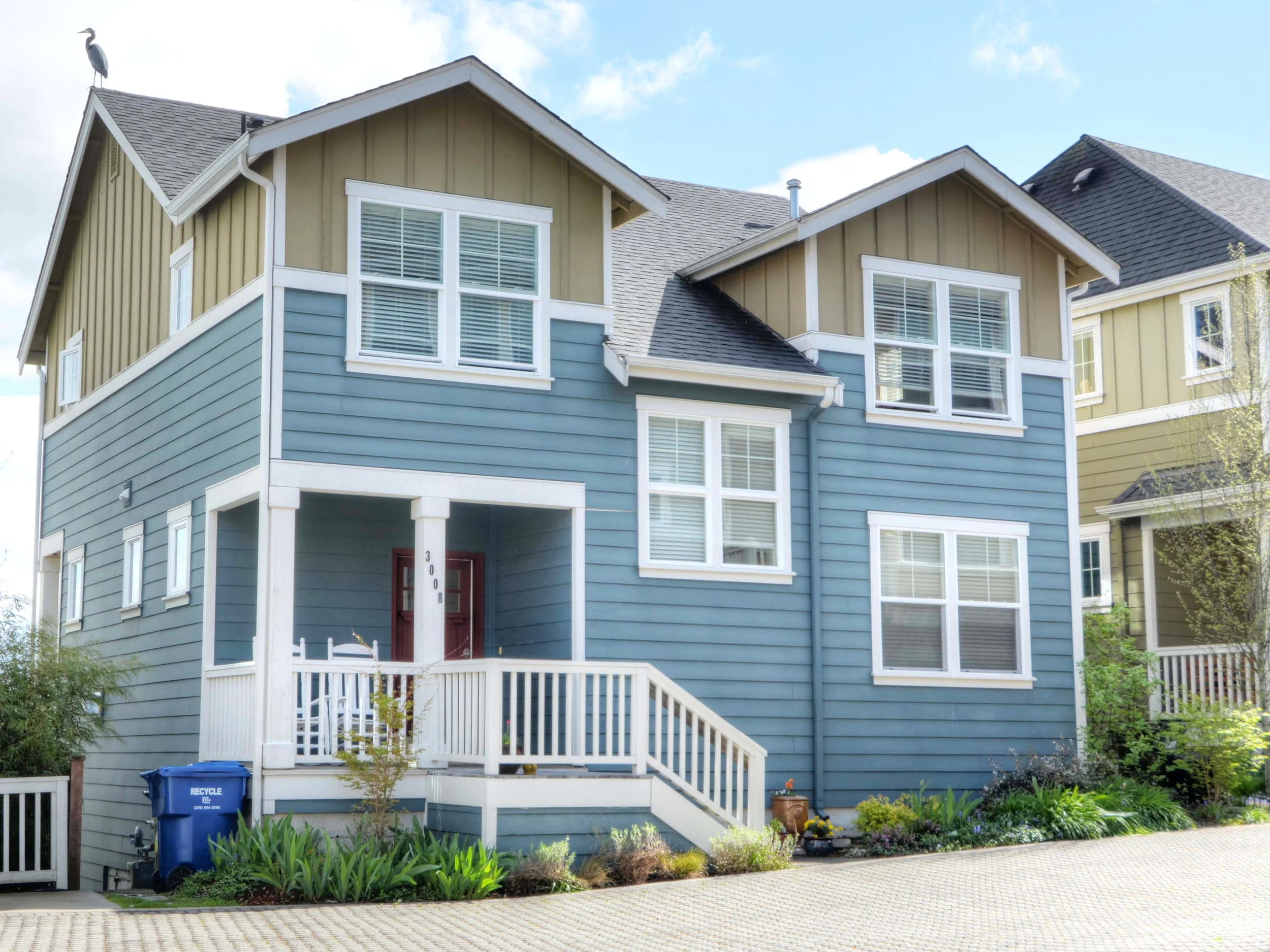 Rarely available spacious view home on private Court. Open floor plan on main with great natural light, view deck, fireplace & gas cooking perfect for entertaining guests. Guests who can stay over in the lower level guest suite with views of the pond & walk-out private patio. Luxuriate upstairs in the oversized master suite with stunning views of Downtown, Mt Baker & Elliott Bay. 2 car detached garage spaces, tons of storage and flexible layout to make your own. Just move in and enjoy the views from High Point.