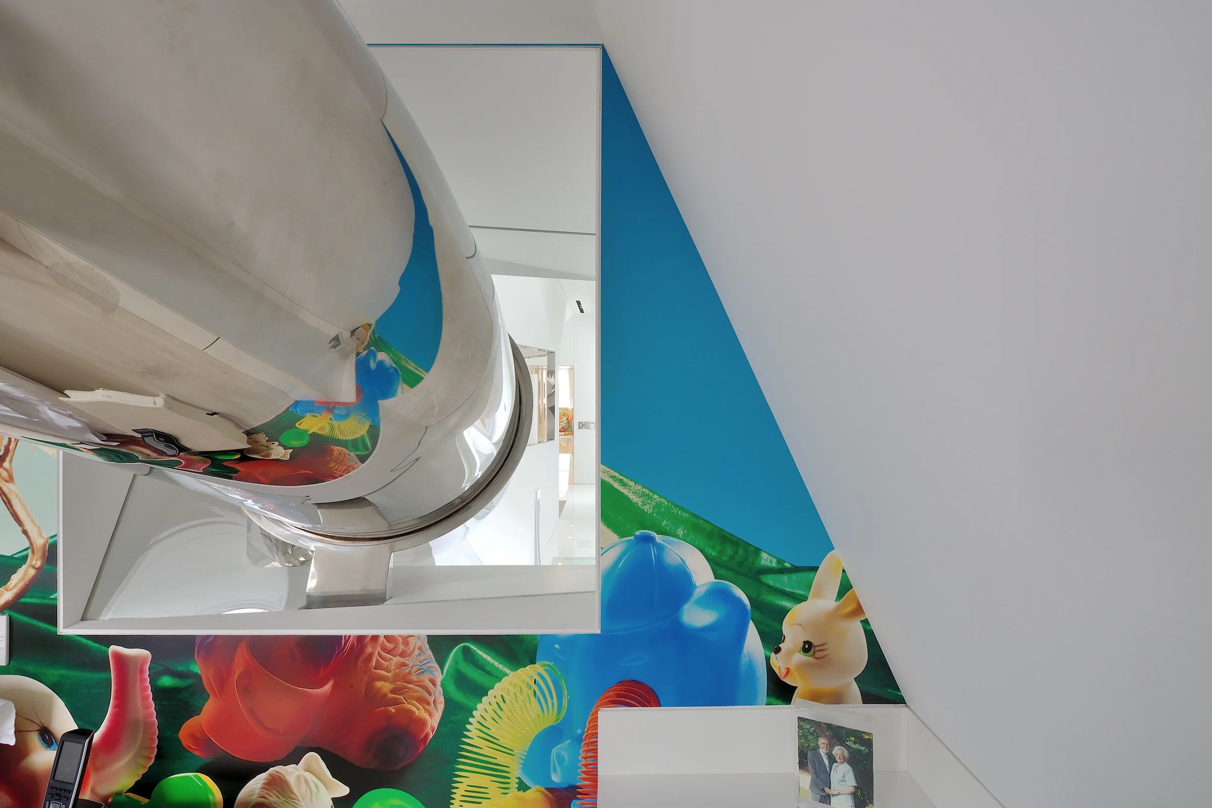 hotson_skyhouse_L16_slide at window_2400x1600.jpg