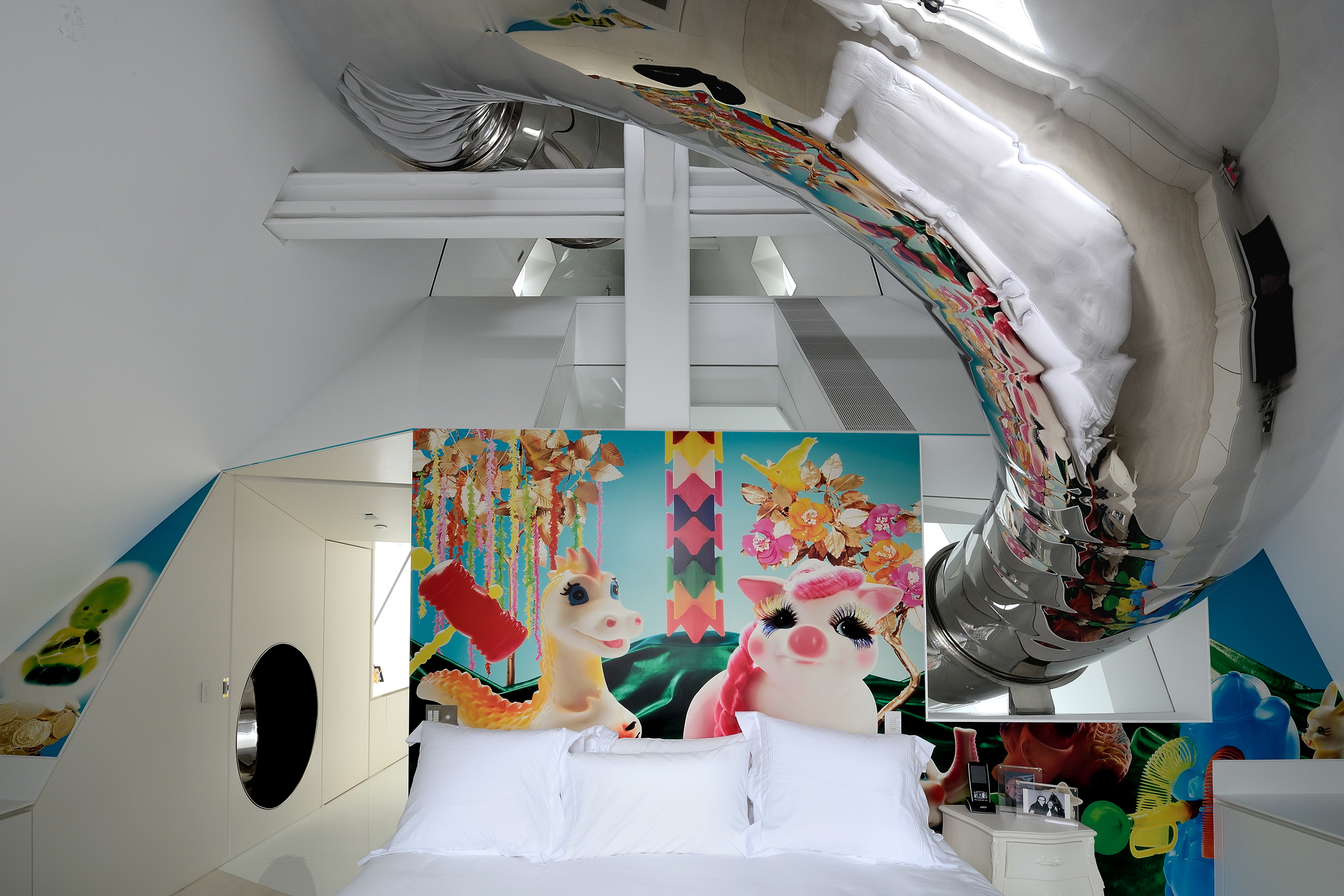 hotson_skyhouse_L15_slide-at-guest-bedroom_2400x1600.jpg