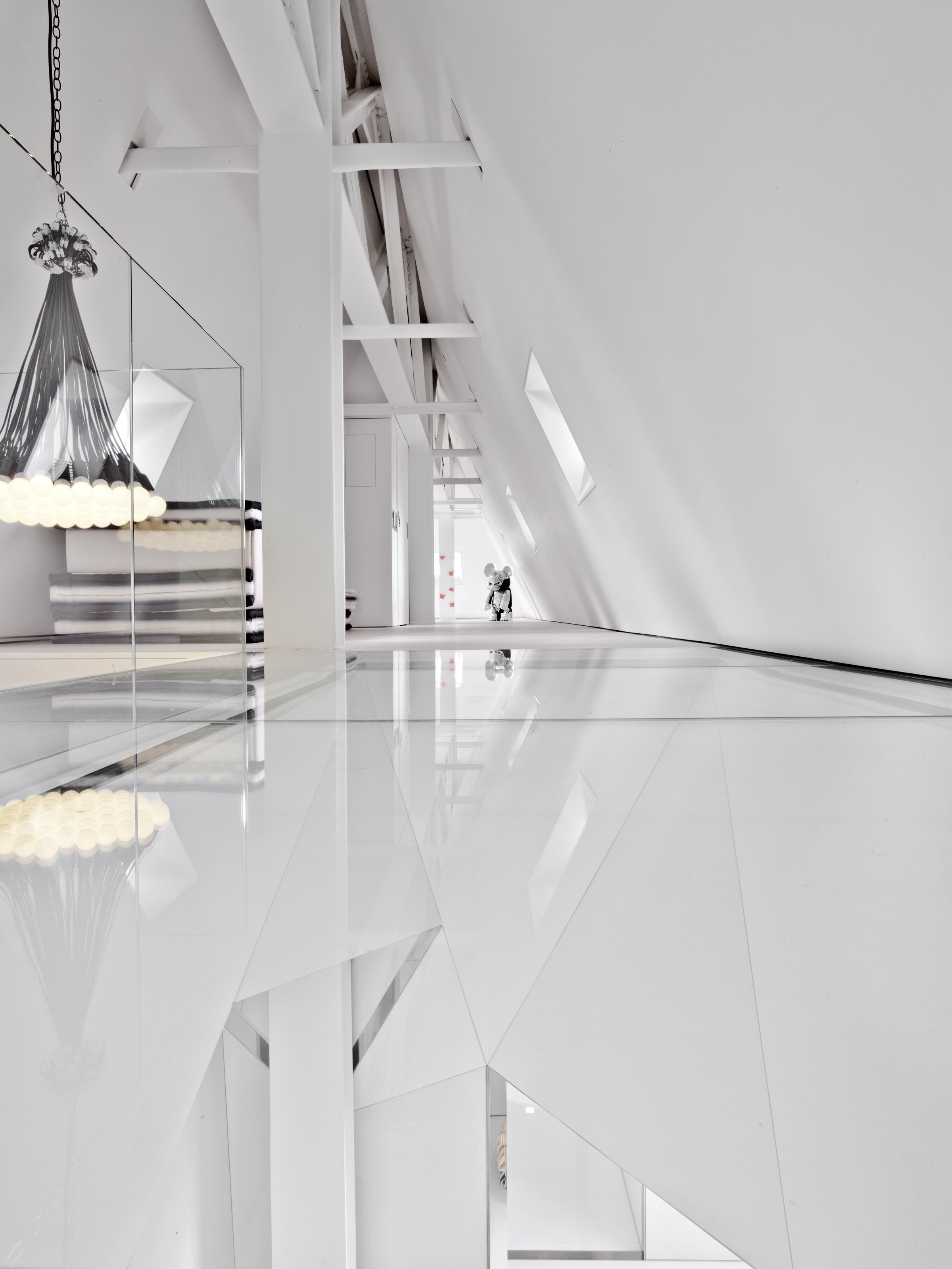 hotson_skyhouse_B40_attic-floor_2400.jpg