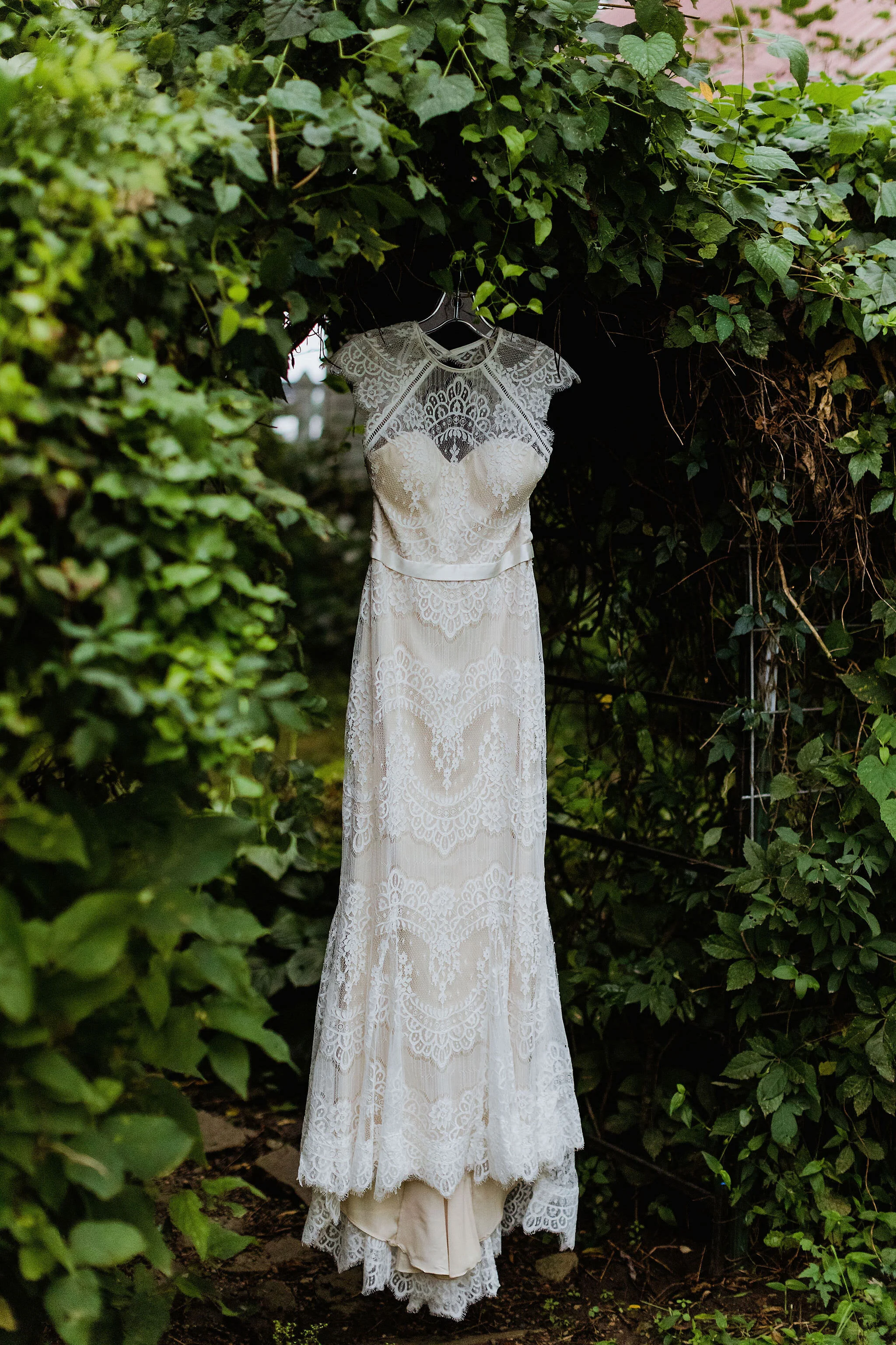 58____154_Tobacco Barn Farm Fall Wedding_Kindling Wedding Photography.JPG