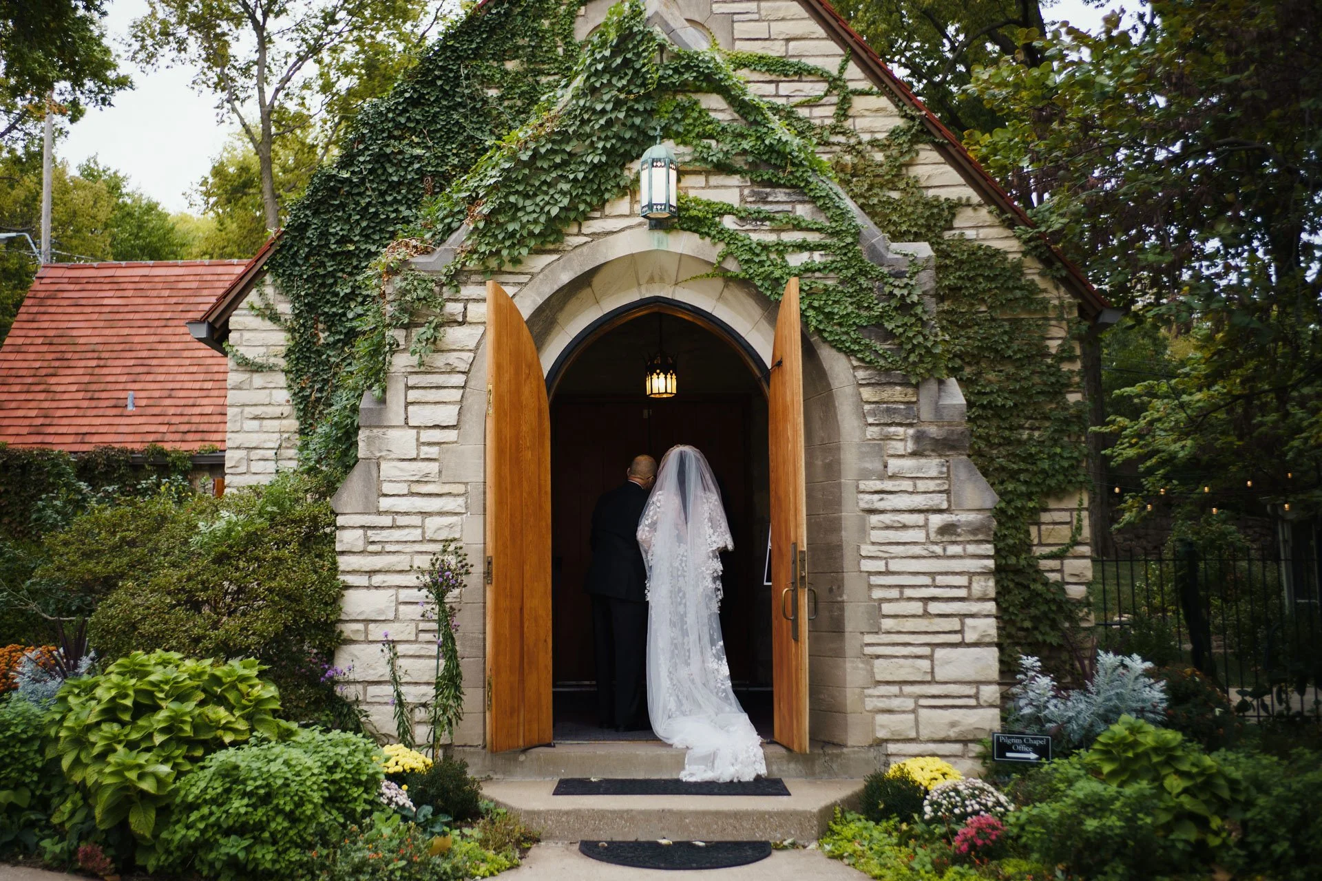 kindling wedding photography x Pilgrim chapel kansas city_21.JPG
