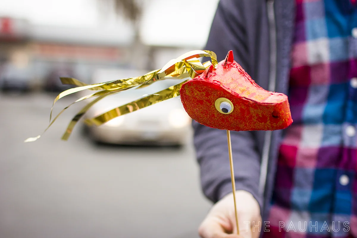 DIY Horse Head Streamers.