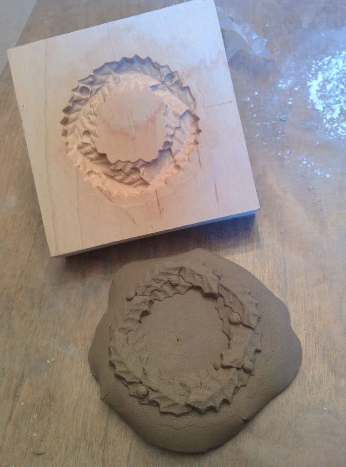 Fun clay mold perfect for making clay or salt dough tree ornaments. Fun for all ages!