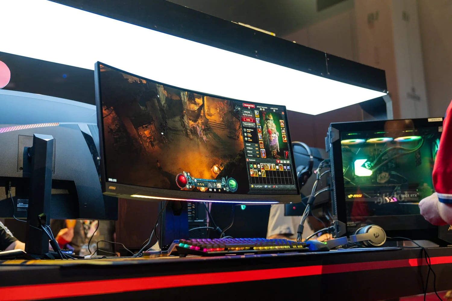 BlizzCon Day 2 - MEG 342C QD-OLED-4.jpg