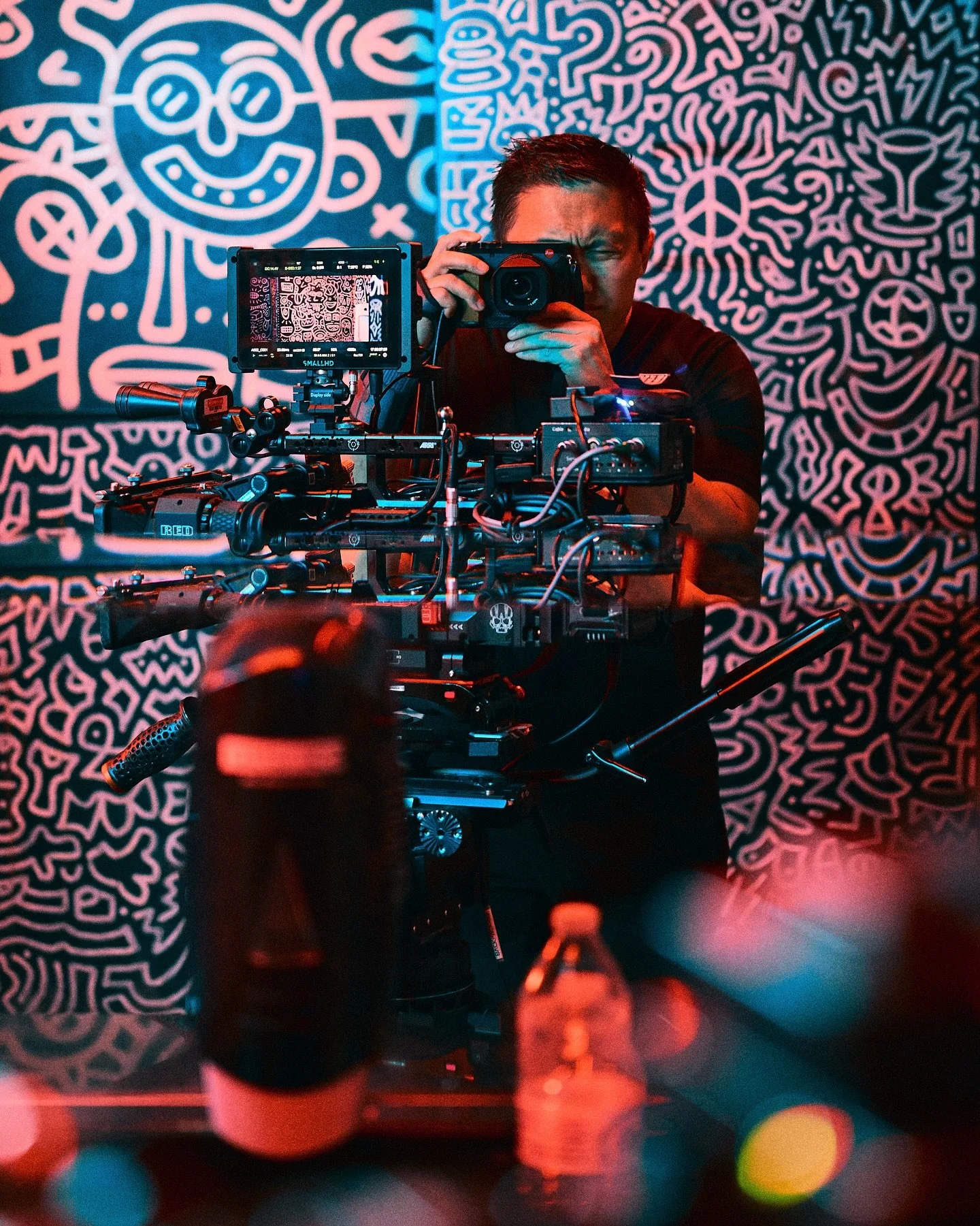 Not me using a RED&hellip; musta been AI 😶&zwj;🌫️

#cinematographer #filmmakersworld #setlife #filmmakinglife #camerarig #isthatared #sonycine