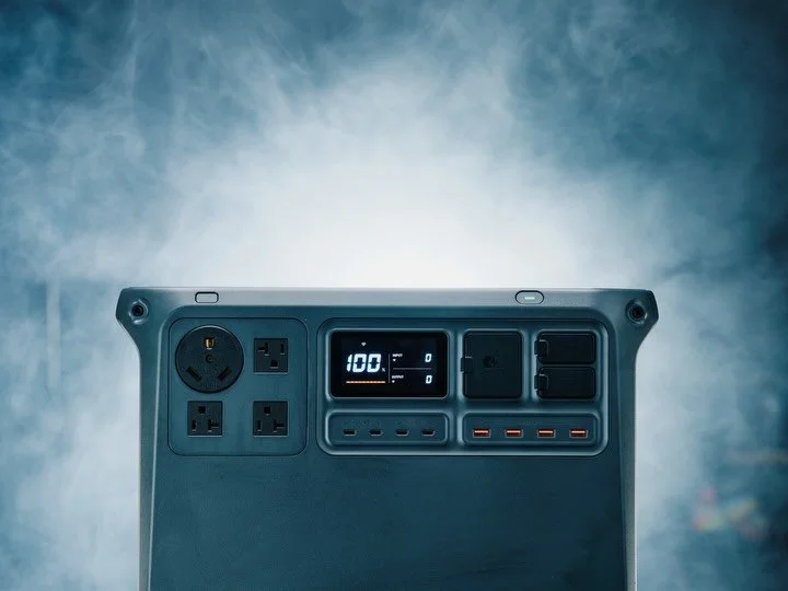 New video taking a look at the DJI Power 2000, genuinely one of my most used pieces of kit. Always a bit daunting making these reviews (like how do you make a battery look cool??) but I had a lot of fun with this one. #livelaughluts

Link in bio! 🫶?