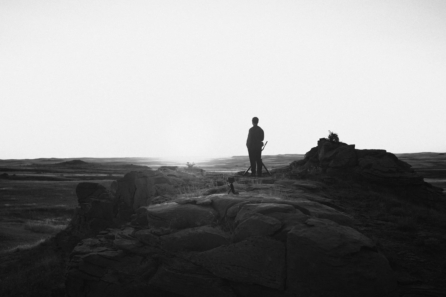 Fossil hunting in the Midwest definitely beats a Jet2holiday. 🦖

#rawr #filmmakersworld #setlife #shotonred #cameradept